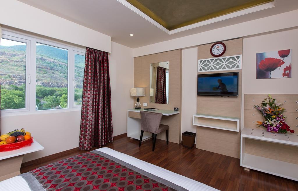 Pai Viceroy Hotel Tirupati Room photo